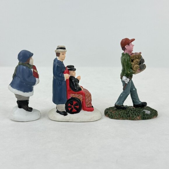 Vtg Christmas Village Accessories 3 Miniature Figurines 2 White Picket Fence - Picture 2 of 16